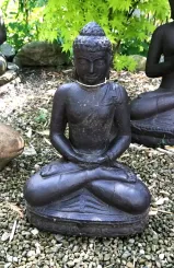 Sitzender Buddha, Indien, 30x23x46cm. Kunststein, handgefertigt & farbig. Gussstein mit antiker Oberfläche, handgefertigte Nachbearbeitung 